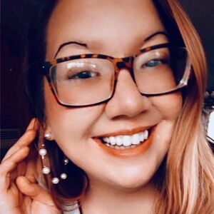 Meet your Posher, Kayla